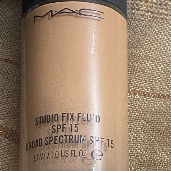 - M-A-C STUDIO FIX FLUID NW35 - Picture 5 of 9